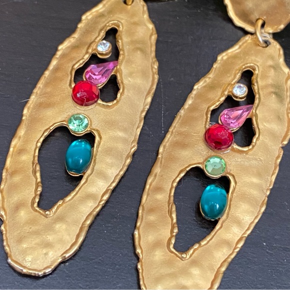 Vintage 80’s JJ Jonette Jewelry Brushed Gold Hammered Oval Rhinestones Earrings - Picture 10 of 11